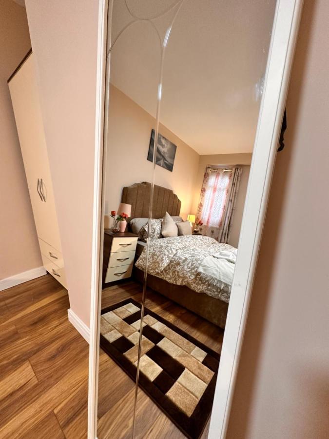 Canary Wharf Single Double And En-Suite Rooms London Bagian luar foto