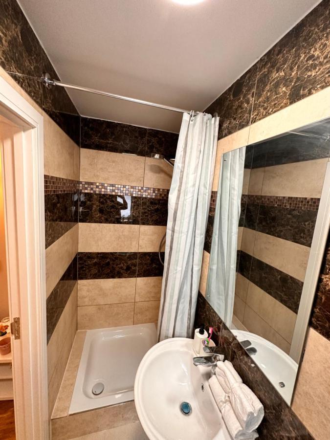 Canary Wharf Single Double And En-Suite Rooms London Bagian luar foto