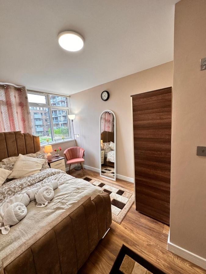 Canary Wharf Single Double And En-Suite Rooms London Bagian luar foto