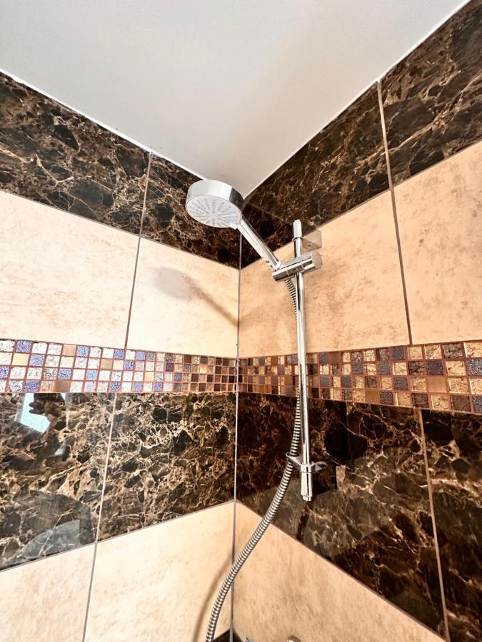 Canary Wharf Single Double And En-Suite Rooms London Bagian luar foto