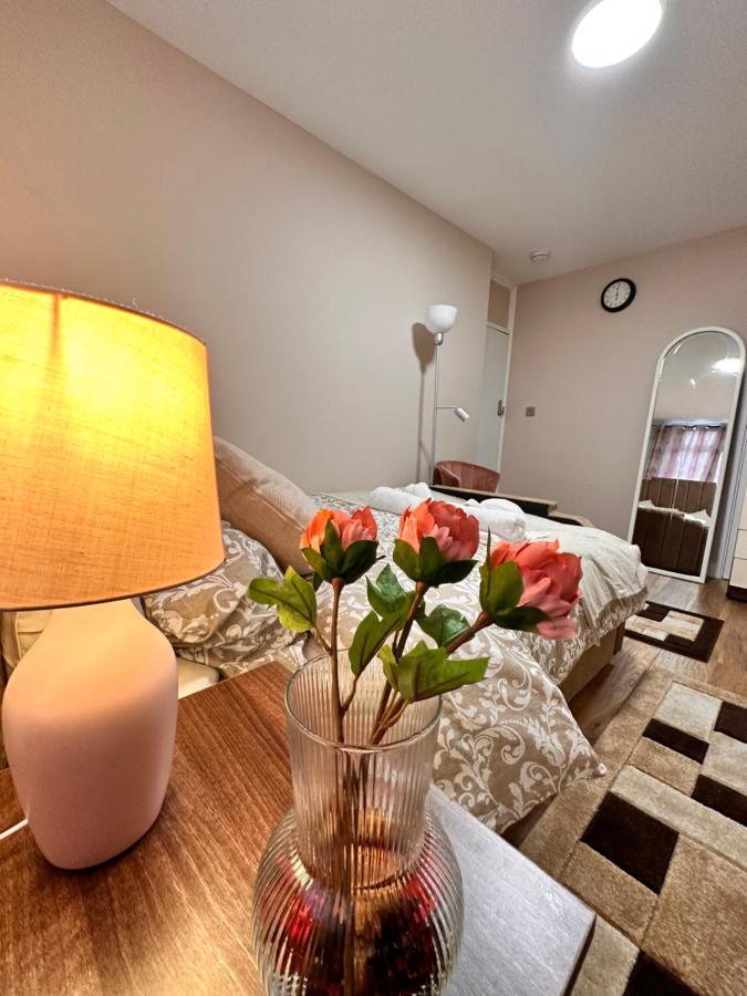 Canary Wharf Single Double And En-Suite Rooms London Bagian luar foto