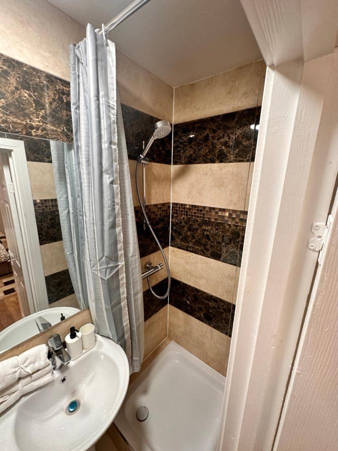 Canary Wharf Single Double And En-Suite Rooms London Bagian luar foto