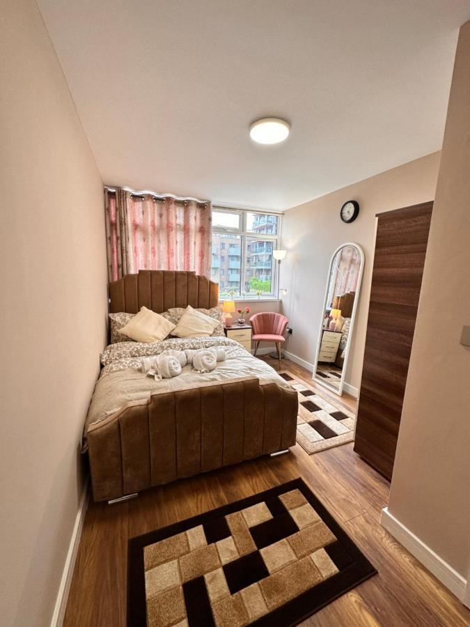 Canary Wharf Single Double And En-Suite Rooms London Bagian luar foto