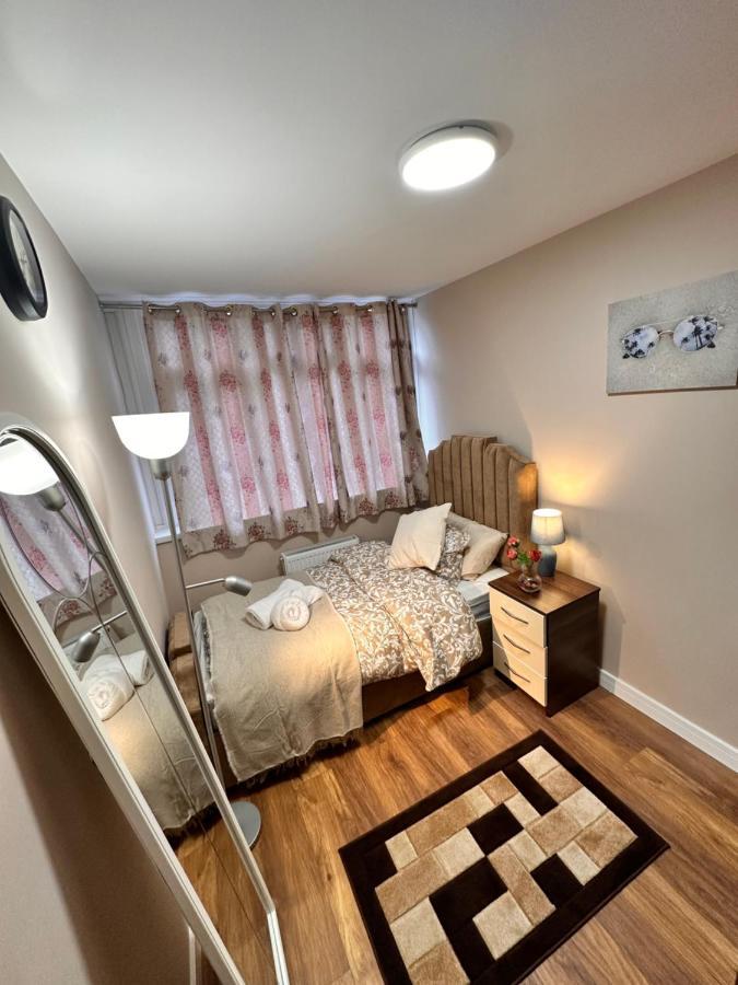 Canary Wharf Single Double And En-Suite Rooms London Bagian luar foto