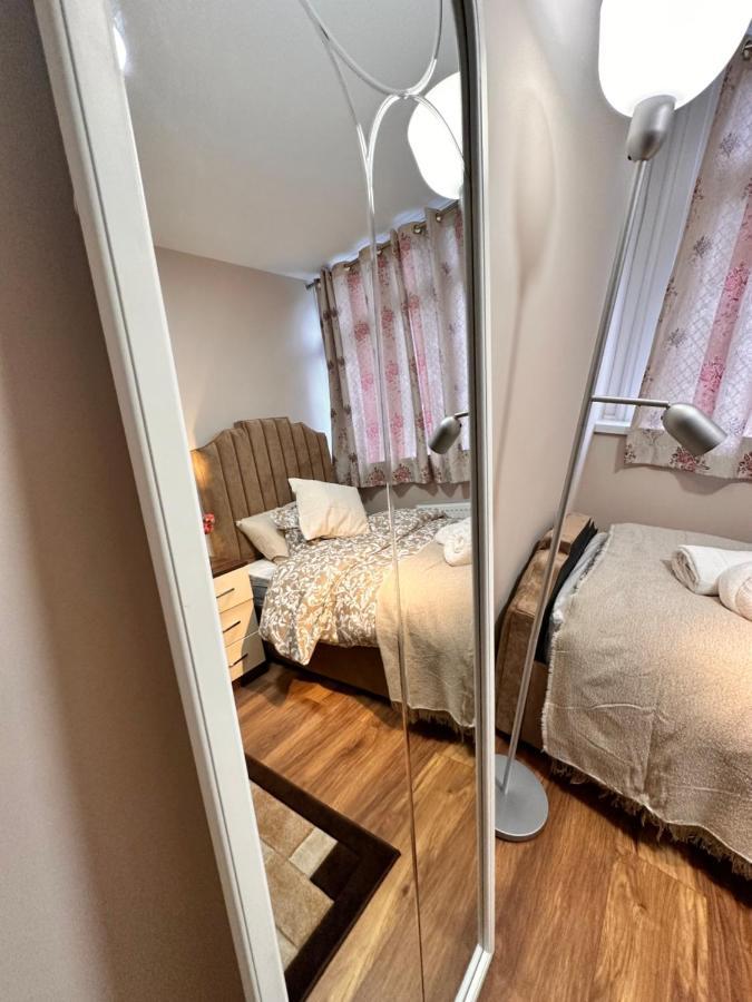 Canary Wharf Single Double And En-Suite Rooms London Bagian luar foto