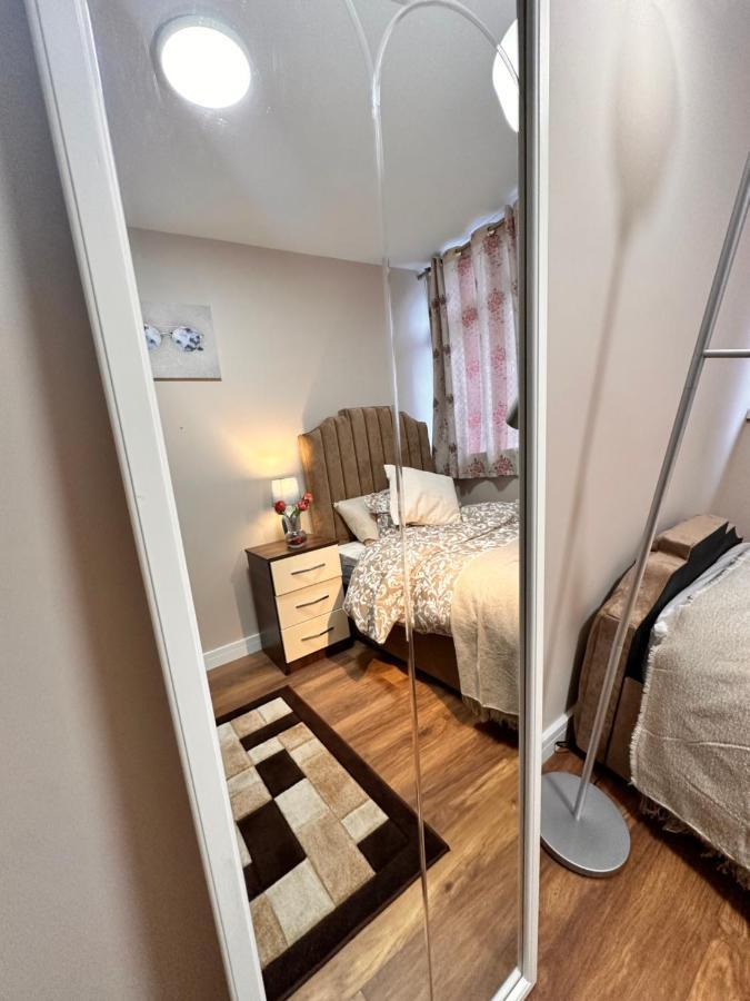 Canary Wharf Single Double And En-Suite Rooms London Bagian luar foto