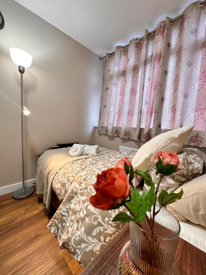 Canary Wharf Single Double And En-Suite Rooms London Bagian luar foto