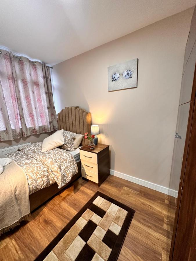Canary Wharf Single Double And En-Suite Rooms London Bagian luar foto