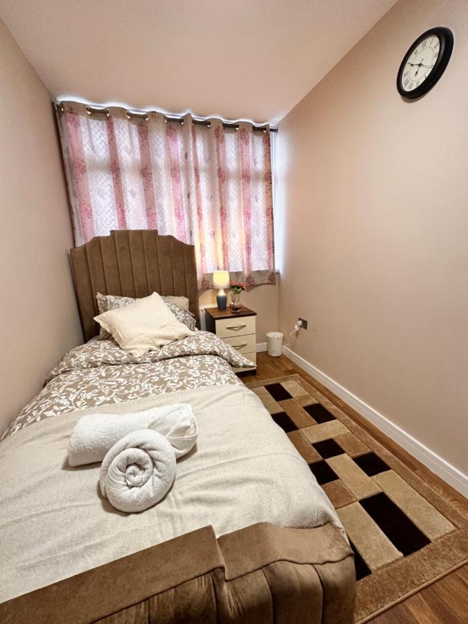 Canary Wharf Single Double And En-Suite Rooms London Bagian luar foto