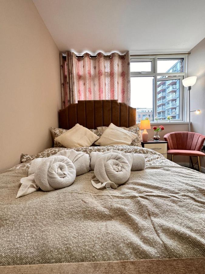 Canary Wharf Single Double And En-Suite Rooms London Bagian luar foto