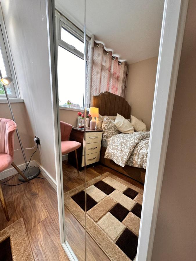 Canary Wharf Single Double And En-Suite Rooms London Bagian luar foto