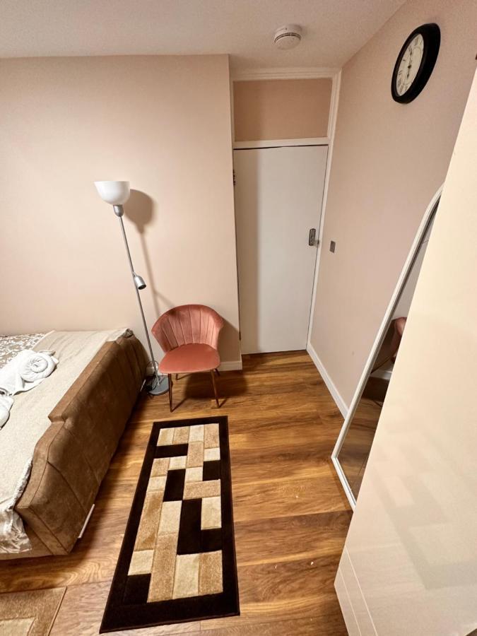 Canary Wharf Single Double And En-Suite Rooms London Bagian luar foto