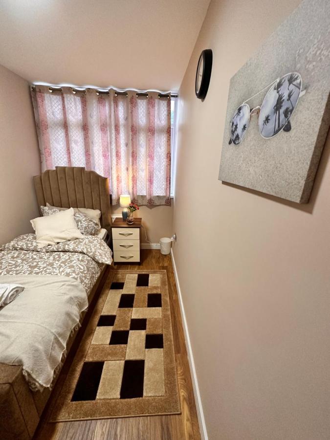 Canary Wharf Single Double And En-Suite Rooms London Bagian luar foto