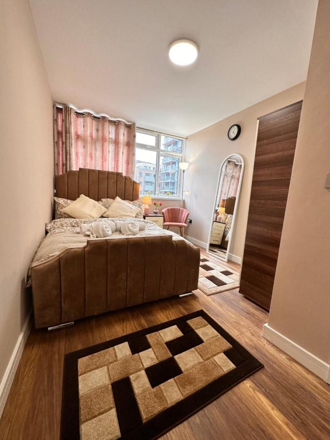 Canary Wharf Single Double And En-Suite Rooms London Bagian luar foto