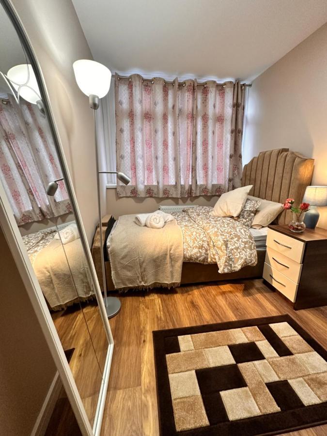 Canary Wharf Single Double And En-Suite Rooms London Bagian luar foto